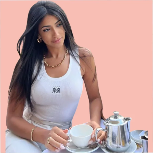 تيشرت ابيض مضلع