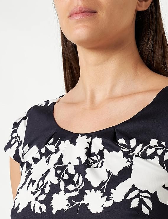 فستان نسائي