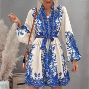 فستان كاجوال بأكمام طويلة ورقبة على شكل حرف V